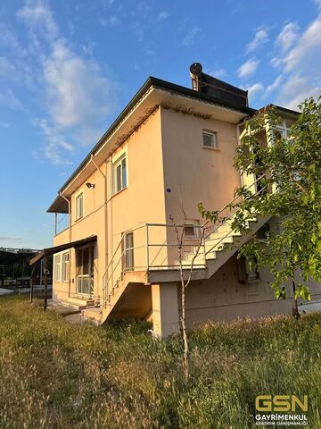 5-İZMİR DİKİLİ BAHÇELİ MAHALLESİNDE DENİZE 3. PARSEL 48.000 M2 İÇERİSİNDE KURULU 4000 BÜYÜKBAŞLIK RUHSATLI ÇİFTLİK